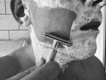 Shaving with a MÜHLE R89 Safety Razor