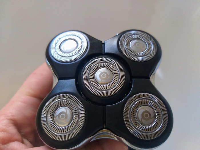 close up of Remington RX5 blades