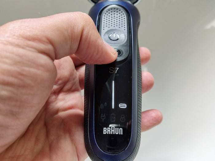 Braun Series 7 secondary button for checking