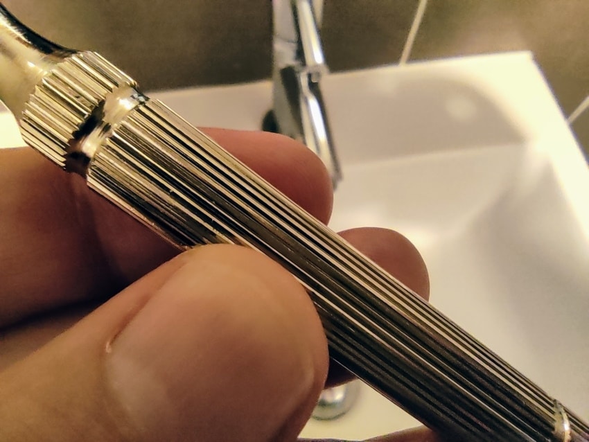 close up of FaTip Piccolo razor handle