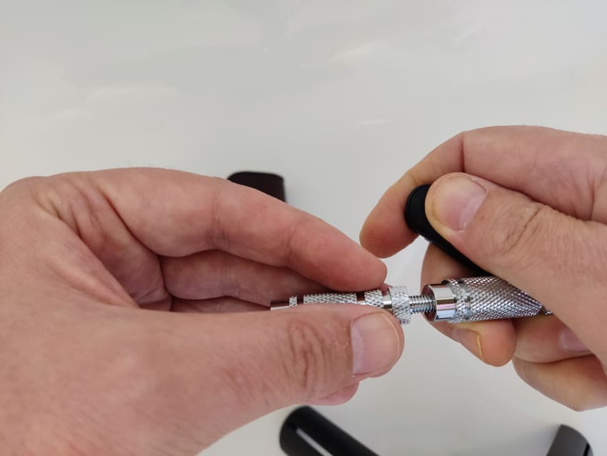 assembling the handle on the Parker A1-R Travel Safety Razor