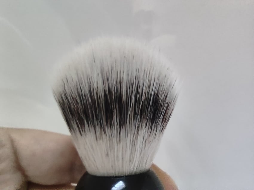 close up of MÜHLE Classic Silvertip Fiber Brush bristles