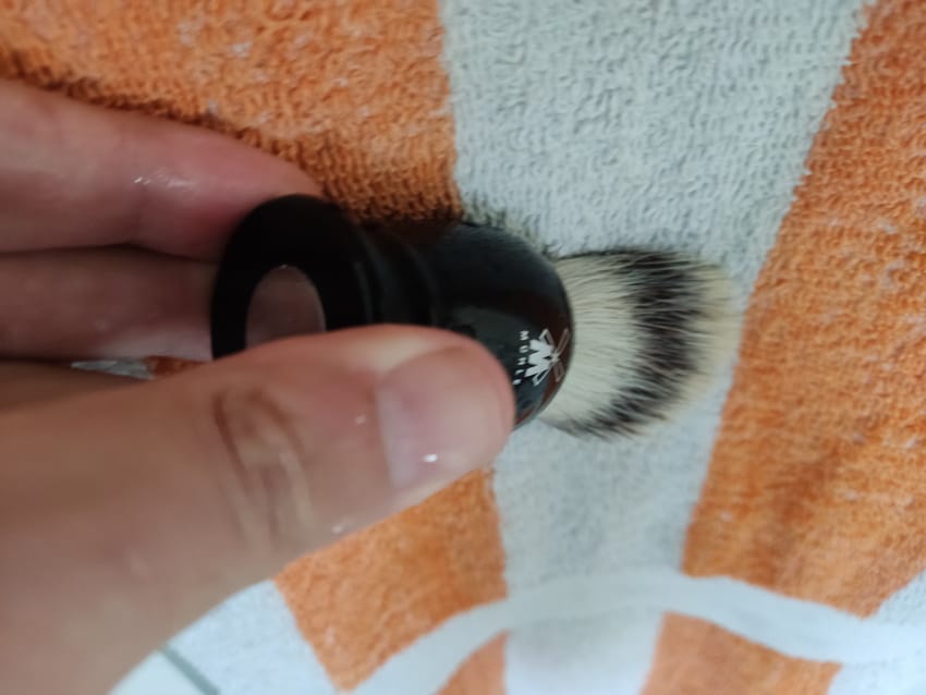 drying the MÜHLE Classic Silvertip Fiber Brush on a towel