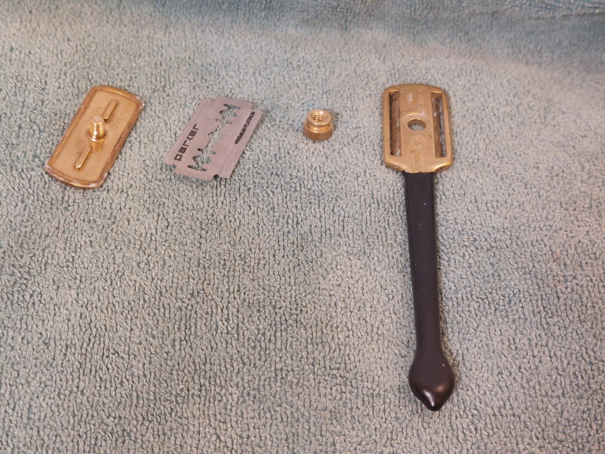 Razorine Shavette in three pieces with a parker razor blade