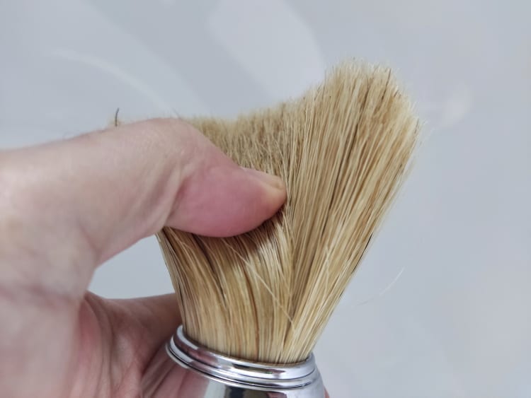 bending the knot on the Omega 10048 Professional Shaving Brush