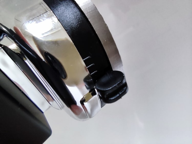 close up of adjustment knob for Skull Shaver Beast clipper blades