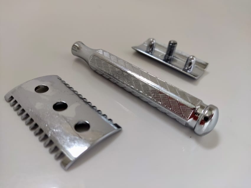 Merkur 41C open comb razor in three parts