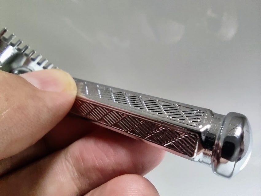 close up of Merkur 41C razor handle