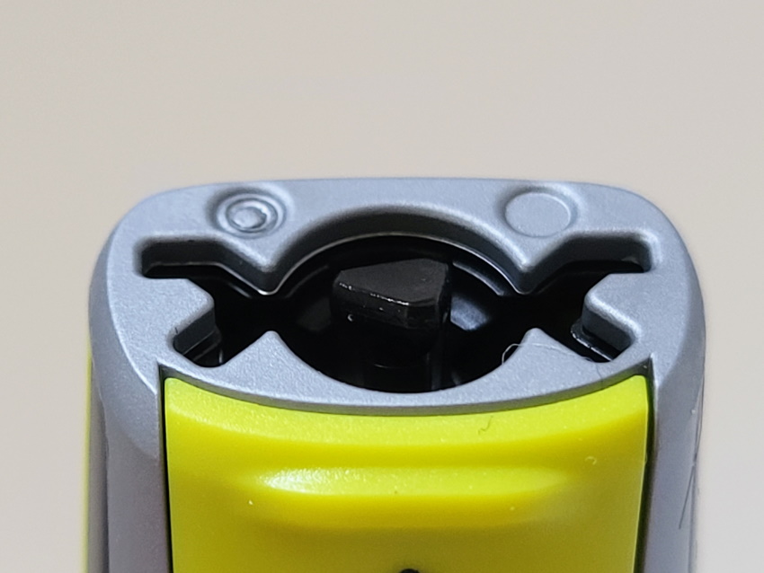 close up of place to insert a Philips OneBlade blade