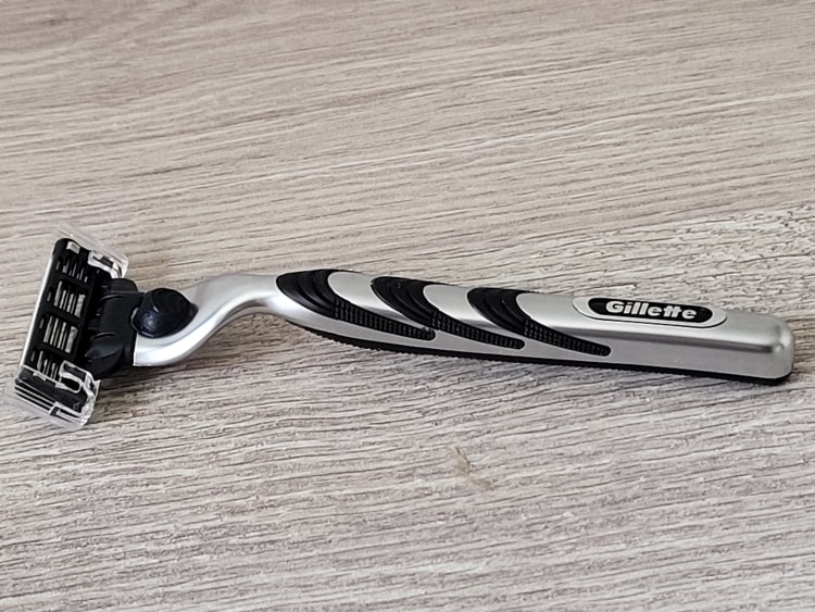 Gillette Mach3 razor with wood background