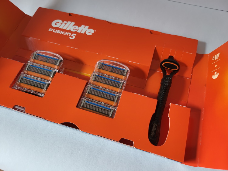 a seven blade Gillette Fusion5 cartridge razor set in its packaging