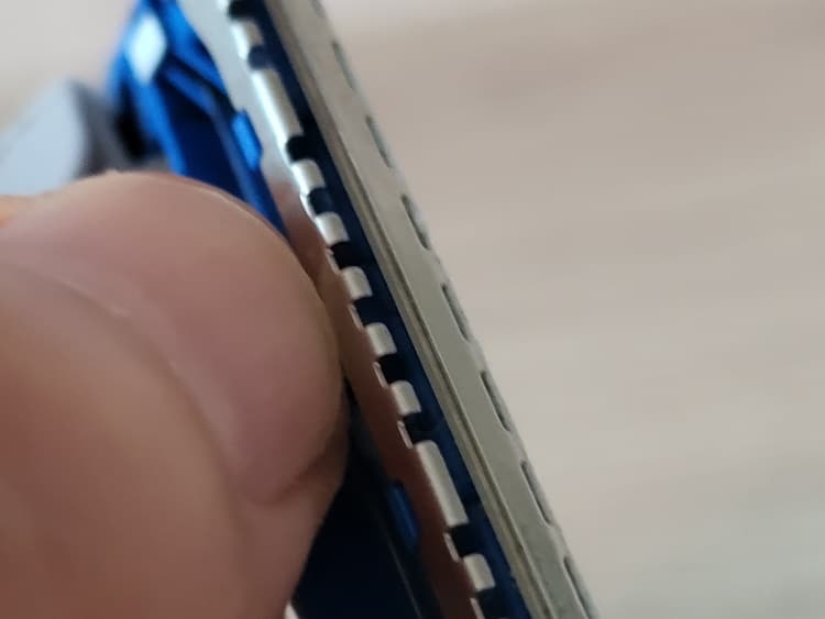 close up of Gillette SkinGuard precision trimmer blade