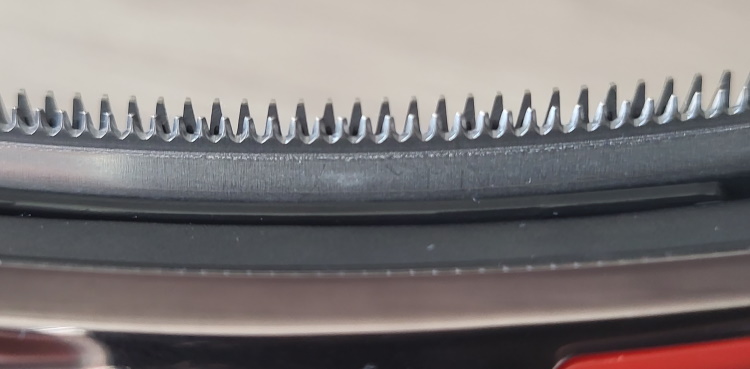 close up of Remington HC4300 blades