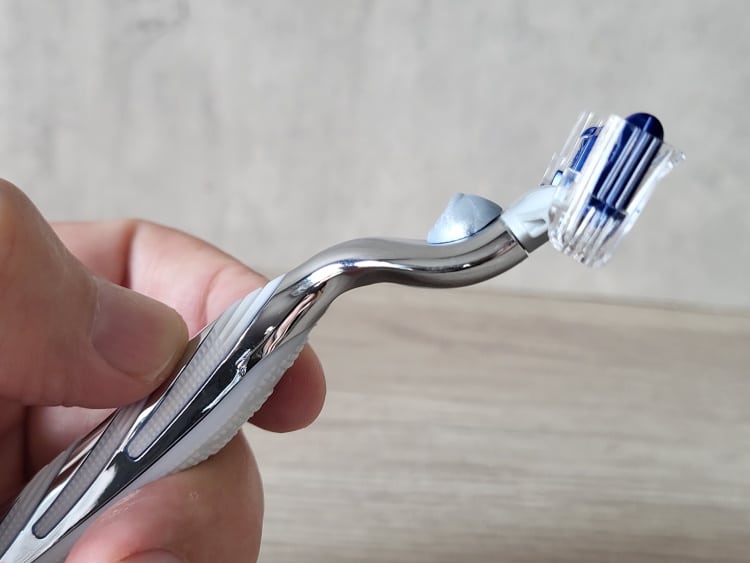 showing the curved handle section of the Gillette Mach3 Turbo