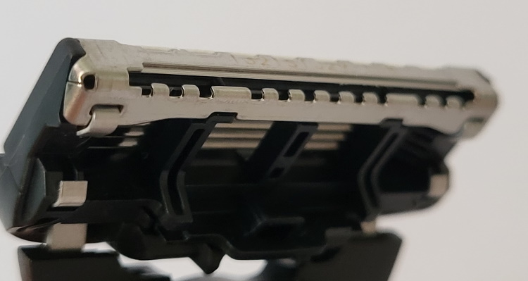 Close up of GilletteLabs Exfoliator razor top trimmer blade