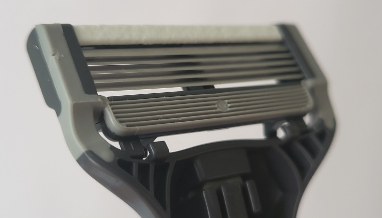 close up of Harrys razor blade showing the lubrication strip and blades