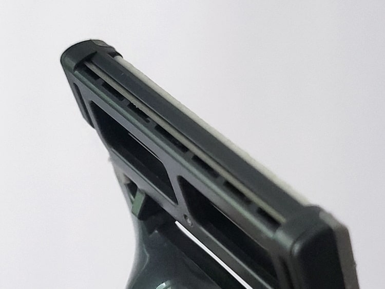 close up of Harrys razor trimmer at the top of the razor