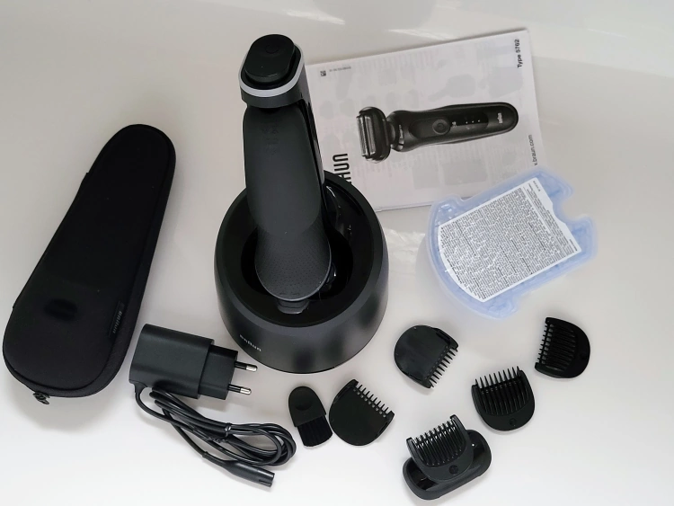 Braun Series 6 6075 - 60-B7500cc shaver with all components unboxed