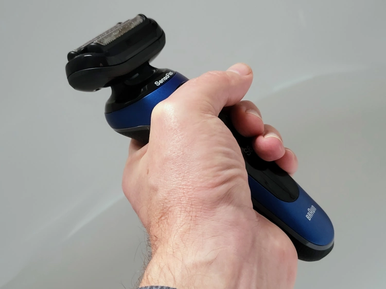 Braun Series 6 SensoFoil Shaver held in the hand to show its ergonomics