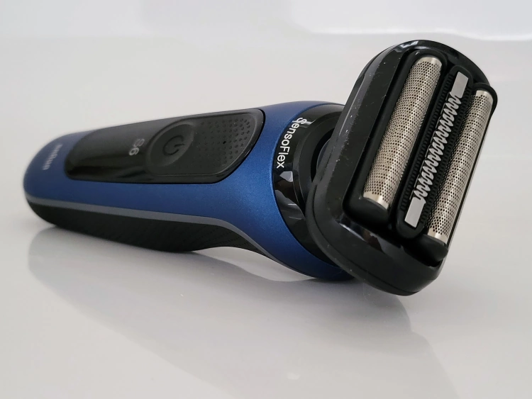 Braun Series 6 SensoFoil Shaver laid on its side with foils facing forwards