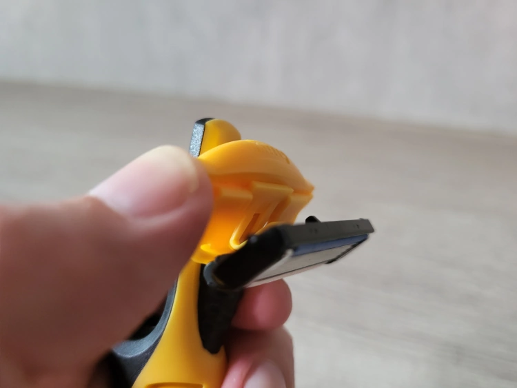 close up of removing a blade from a Headblade moto razor