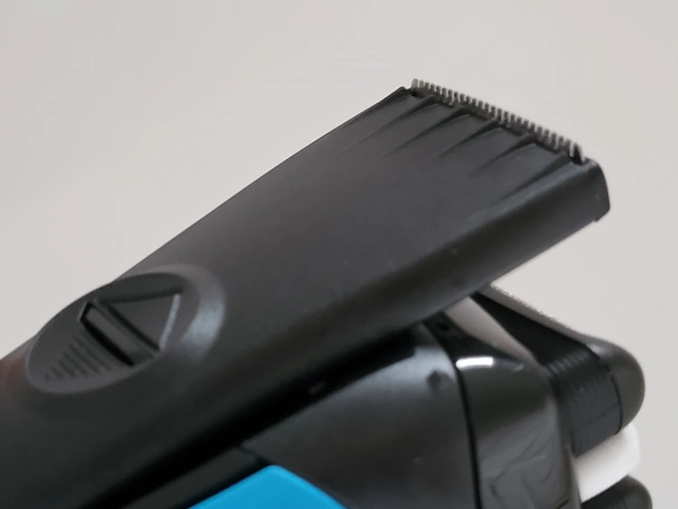 close up of the attached trimmer on the Braun Series 3 Proskin 3040s electric shaver