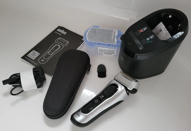 Braun Series 8 8467cc unboxed with all components
