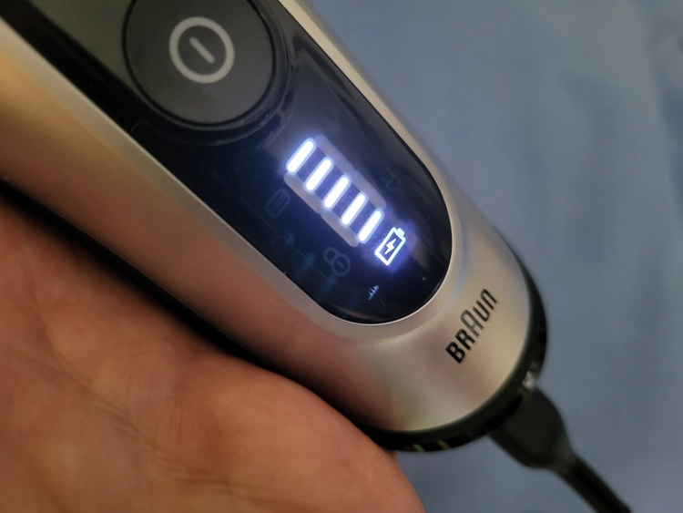 close up of Braun Series 8 8467cc light indicators while charging the shaver