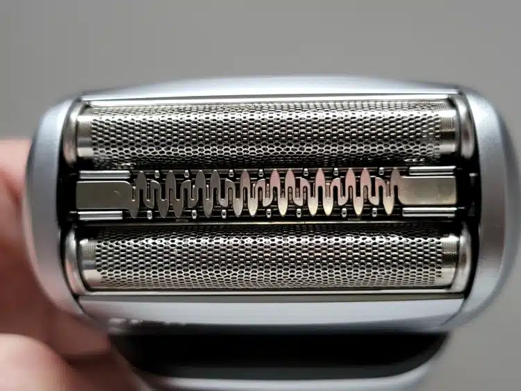 close up of Braun Series 8 8467cc shaver head and its elements