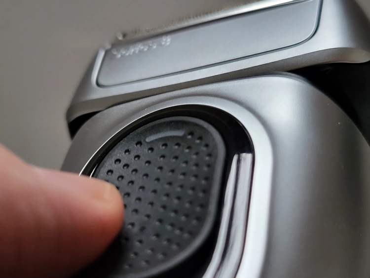 close up of locking button on Braun Series 8 8467cc shaver which has grip