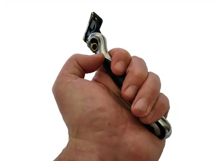 close up holding the Gillette ProGlide Shield Power in the hand to show its ergonomics