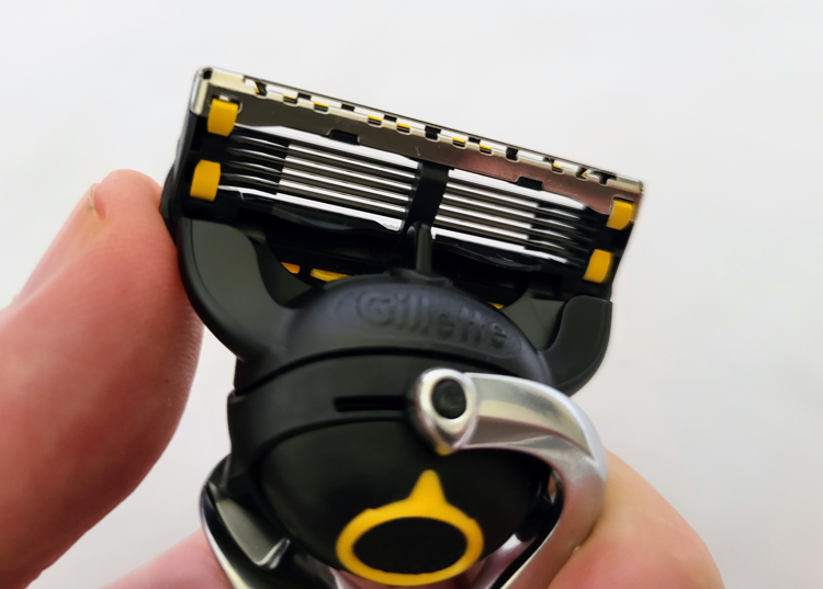 close up of the Gillette ProGlide Shield Power flexball to show how the blade can move