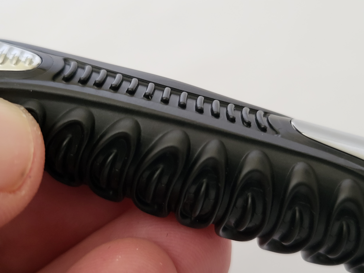 close up of the Gillette ProGlide Shield Power razor rubberized handle for grip