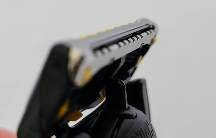 close up of the Gillette ProGlide Shield Power trimmer blade on the top of the blade head