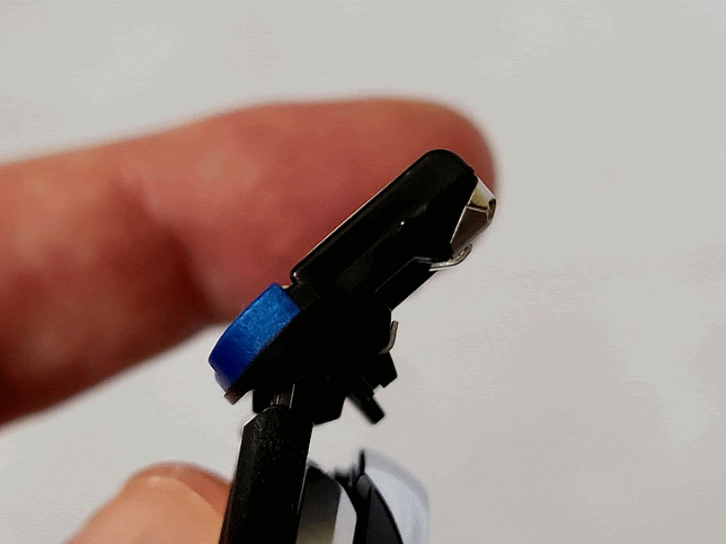 animation of GilletteLabs Heated razor blade flexing back and forth