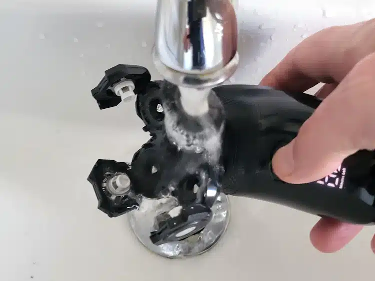 cleaning the Groomie BaldiePro under the water of a running tap