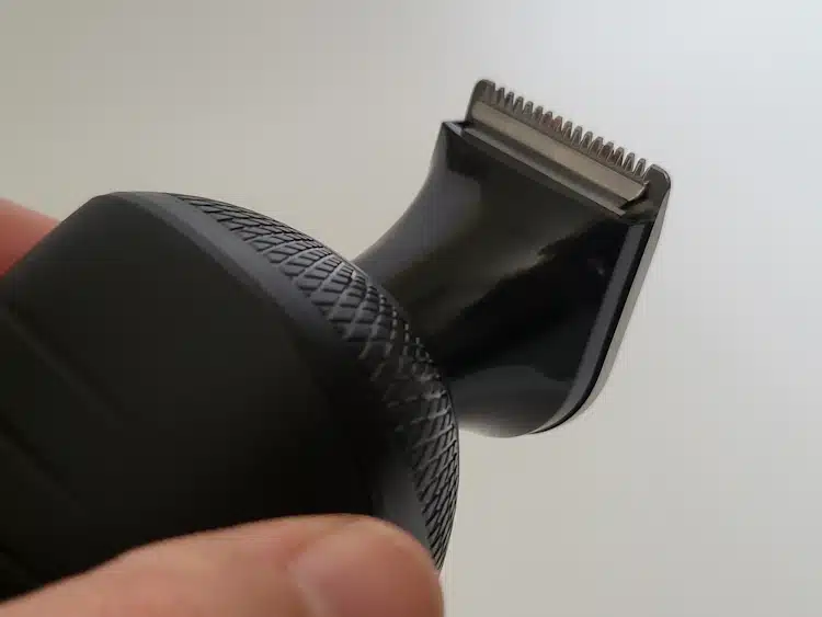 close up of Groomie BaldiePro head shaver trimmer attached