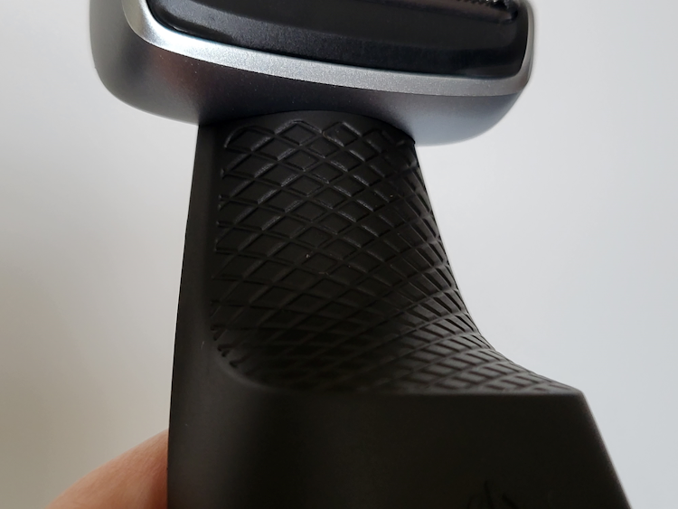 close up of the Philips Norelco Bodygroom 5000 Series rubberized grip at the top