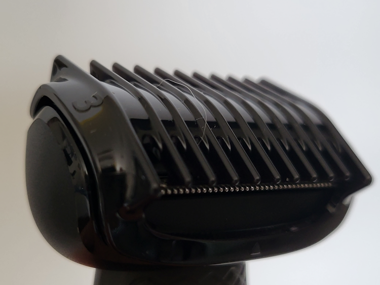 close up of the attachment attached on the Philips Norelco Bodygroomer 3000 Series