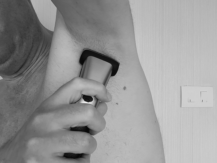 author Jason shaving armpit with Philips Norelco Bodygroom 7000 Series