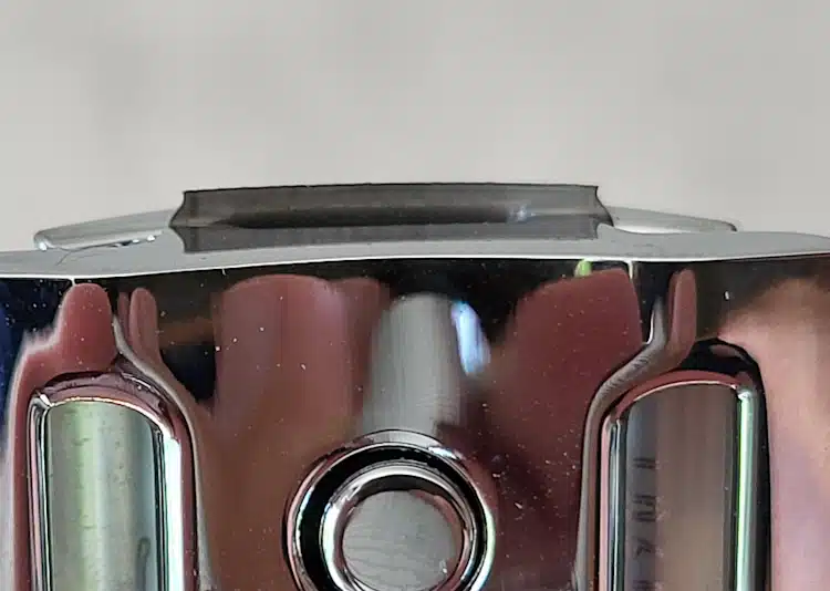 close up of blade overhang on the King C. Gillette razor