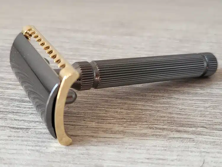 FaTip Piccolo Special Edition Razor with wood background
