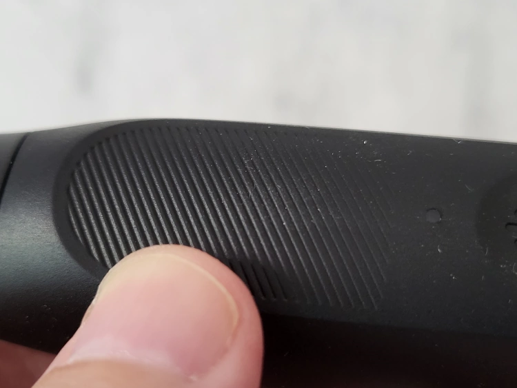 close up of Braun XT5 handle to show its rubberized grip