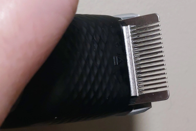 close up of Philips Norelco Series 9000 Prestige Beard Trimmer blades