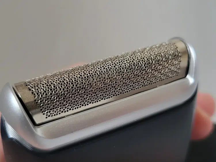 close up of Braun MobileShave M-90 shaver foil element