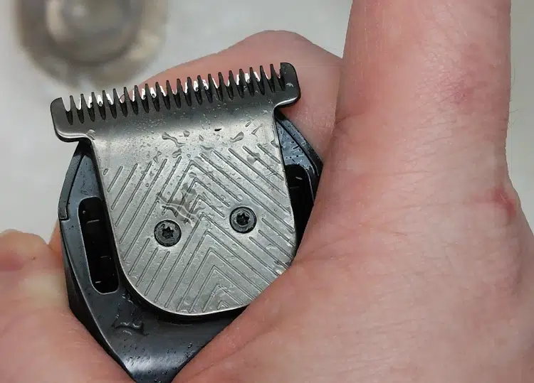 close up of Manscaped The Beard Hedger blades