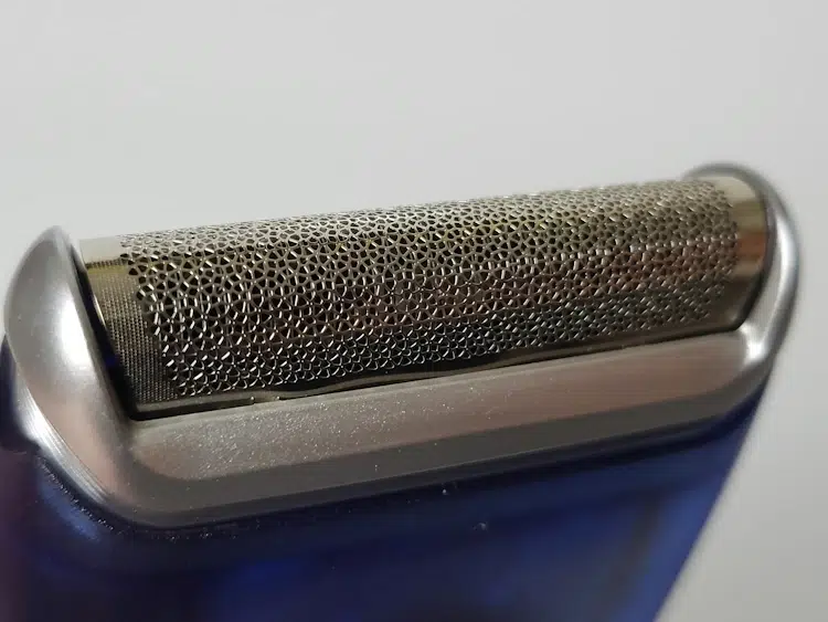 close up of Braun MobileShave M-60 foil