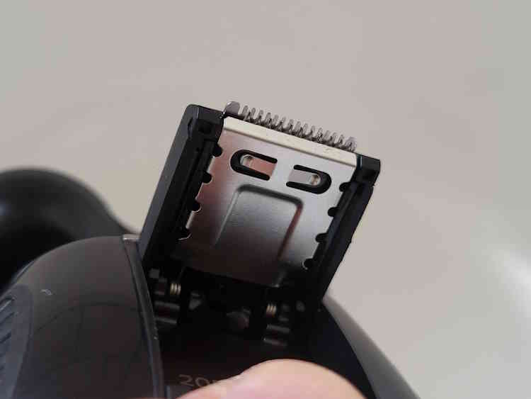 close up of Remington Balder Pro pop up trimmer