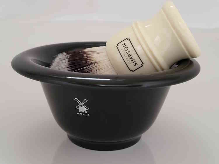 MÜHLE Porcelain Shaving Bowl with Simpson Shaving Brush Inside