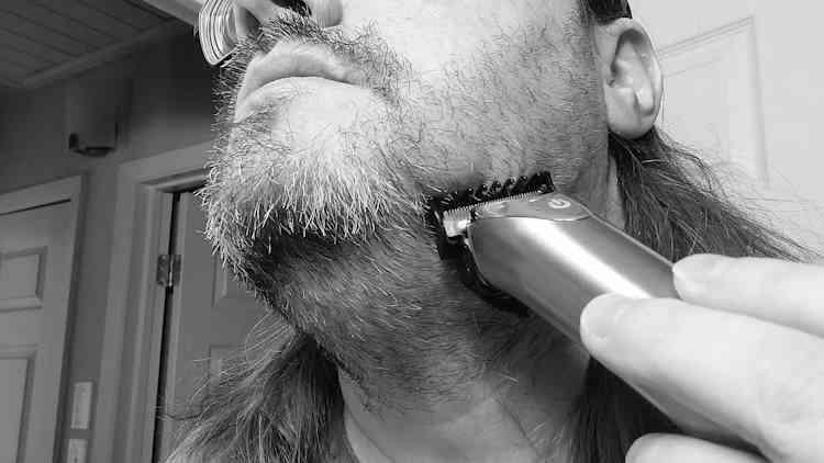Reviewer Robert trimming with Wahl Stainless Steel Lithium-Ion Beard Trimmer
